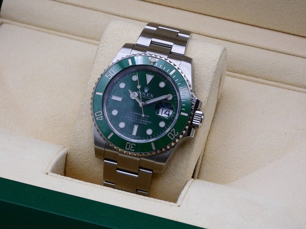 Rolex submariner Hulk 2013 116610LV with Box and Papers MINT