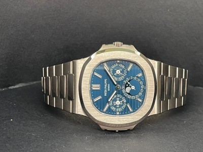 Review - Patek Philippe Nautilus Perpetual Calendar 5740G (Specs